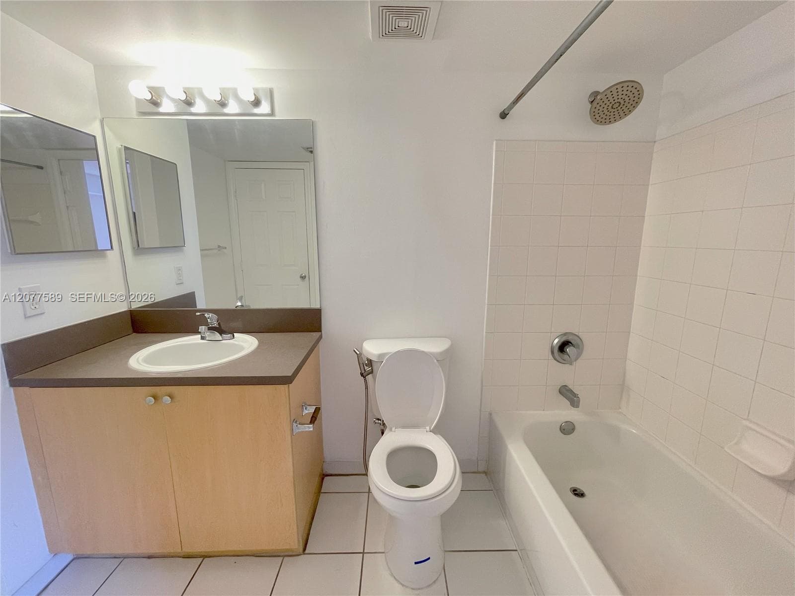 2831 NE 185th St #603 photo 11