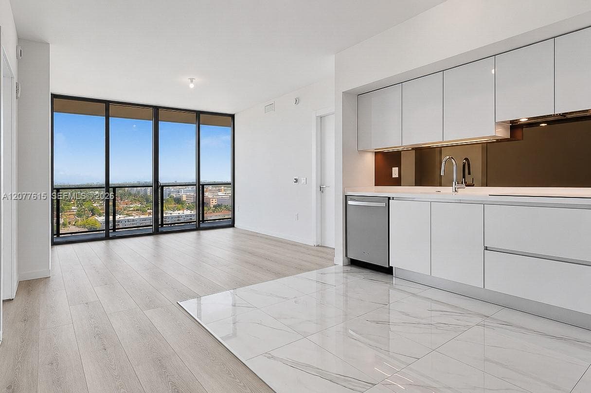 Hallandale Oasis · #1102 in Hallandale Beach - Photo 2