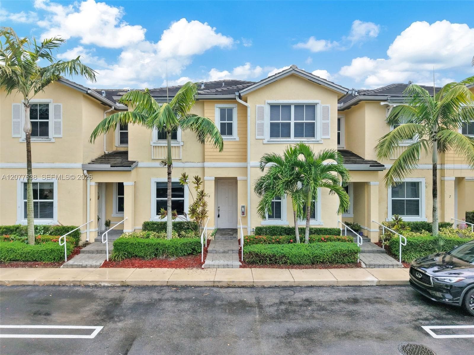 134 SE 28th Ter #5 photo 2
