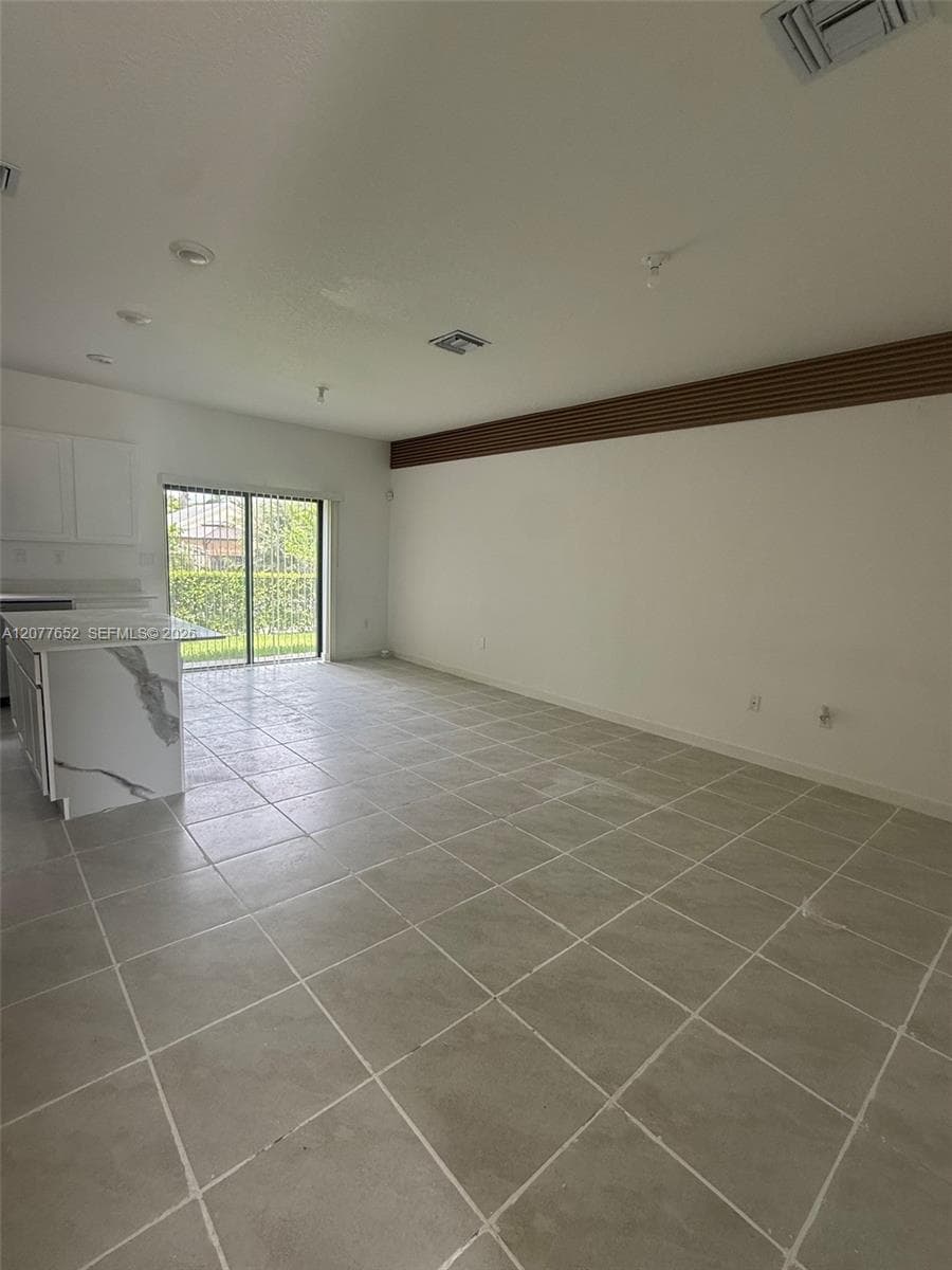 813 SW 11th Ter #0 photo 2