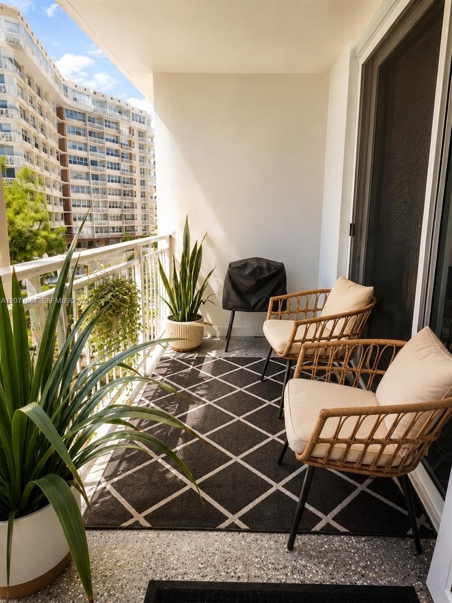 IMPERIAL TOWERS NORTH CON · #340 in Hallandale Beach - Photo 6