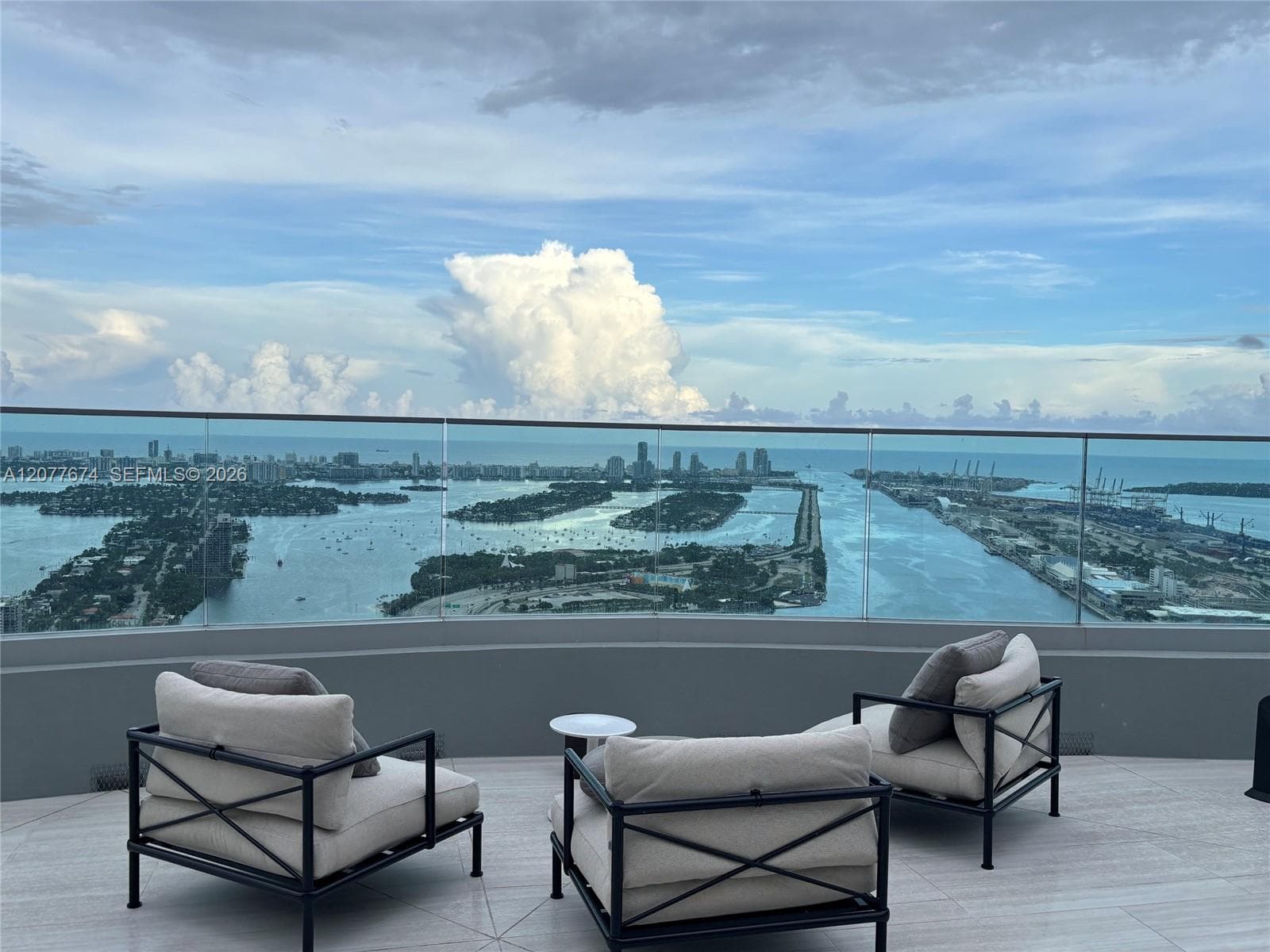Rooftop Terrace – Panoramic Water Views