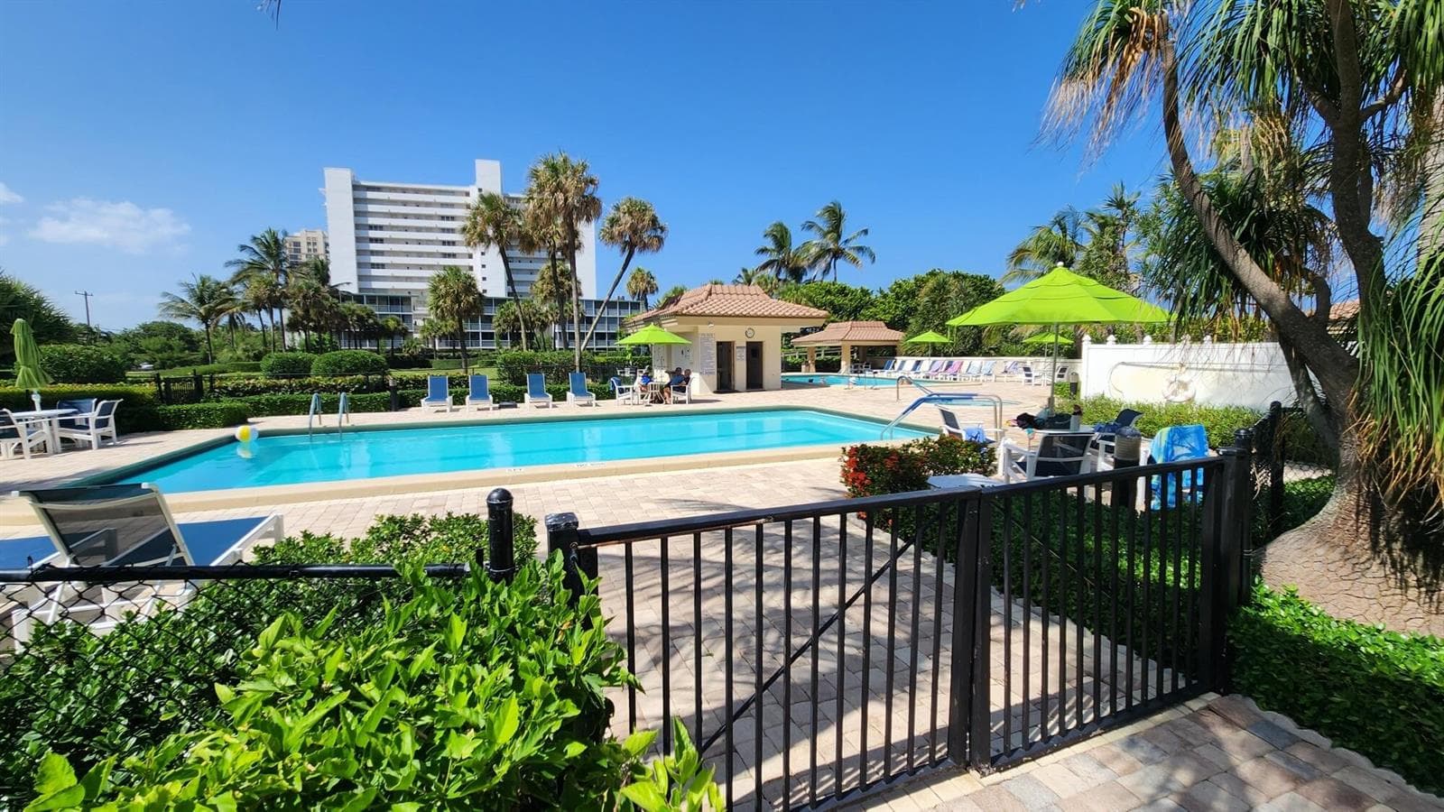 2 Pools & Hot Tub