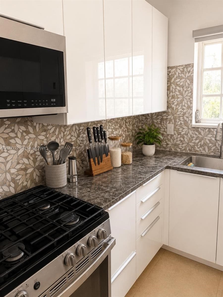 830 10th St · #3 in Miami Beach - Photo 3