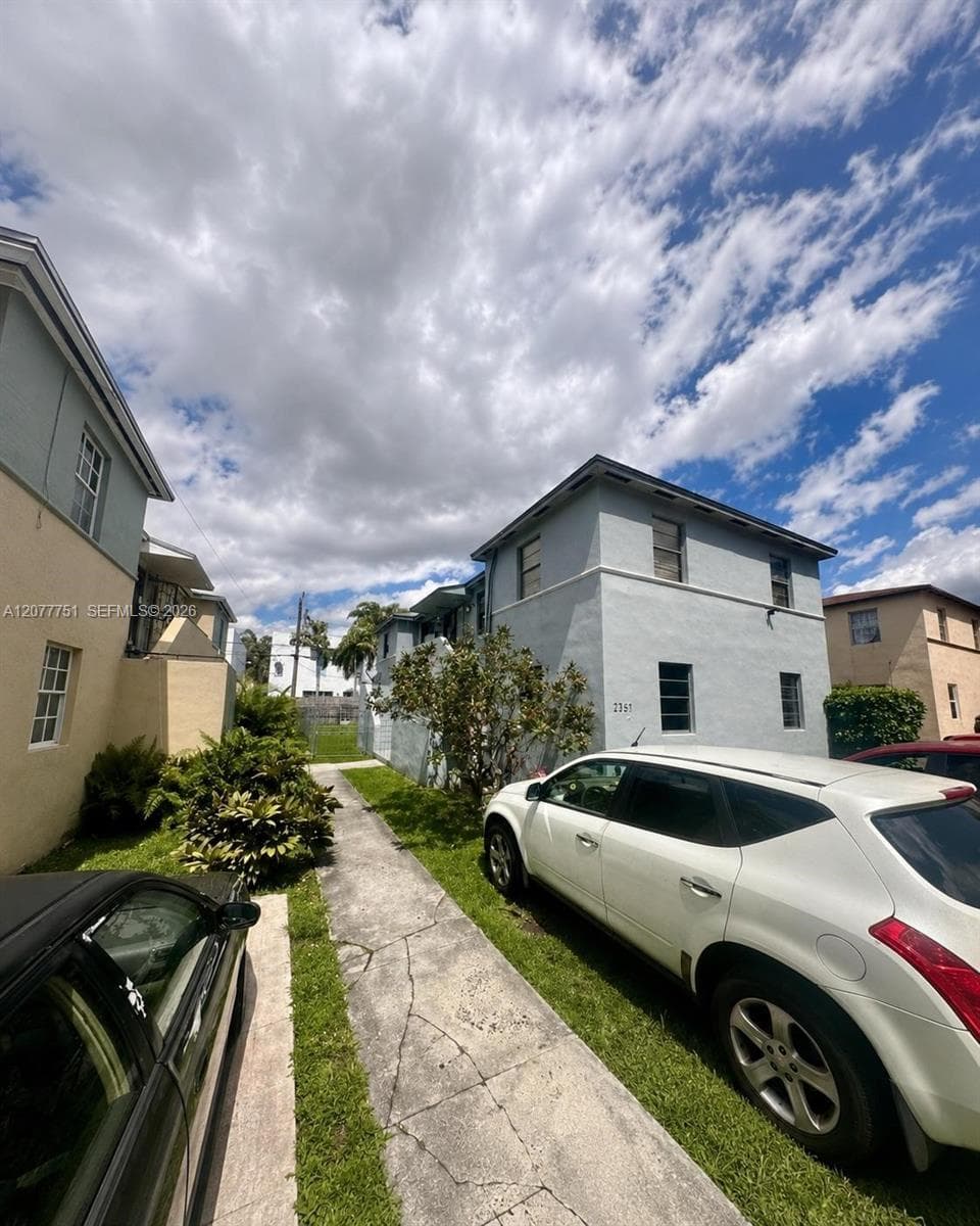 SILVER BLUFF EST SEC C · #1 in Miami - Photo 11