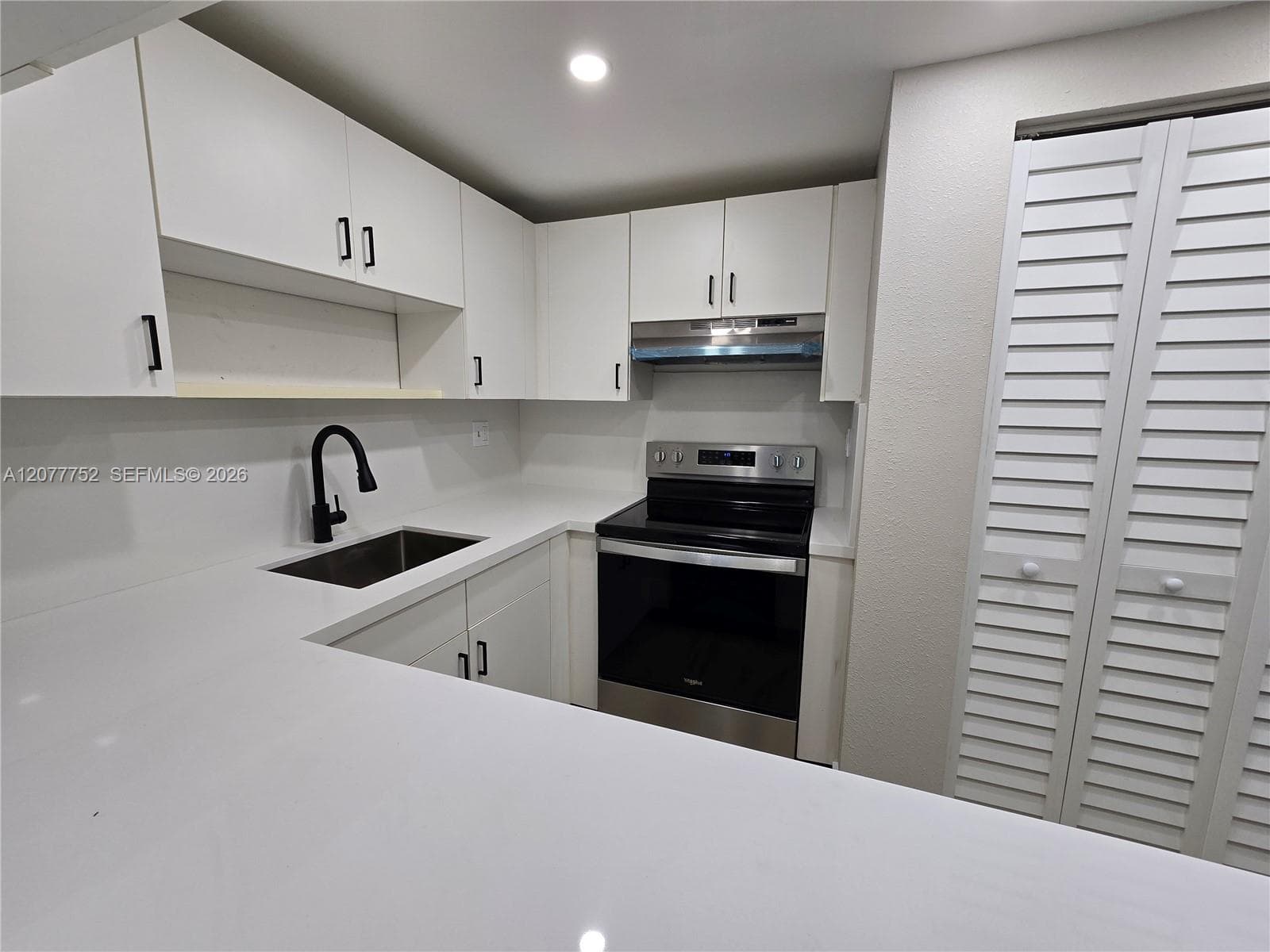 17120 SW 94th Ave #404 photo 2