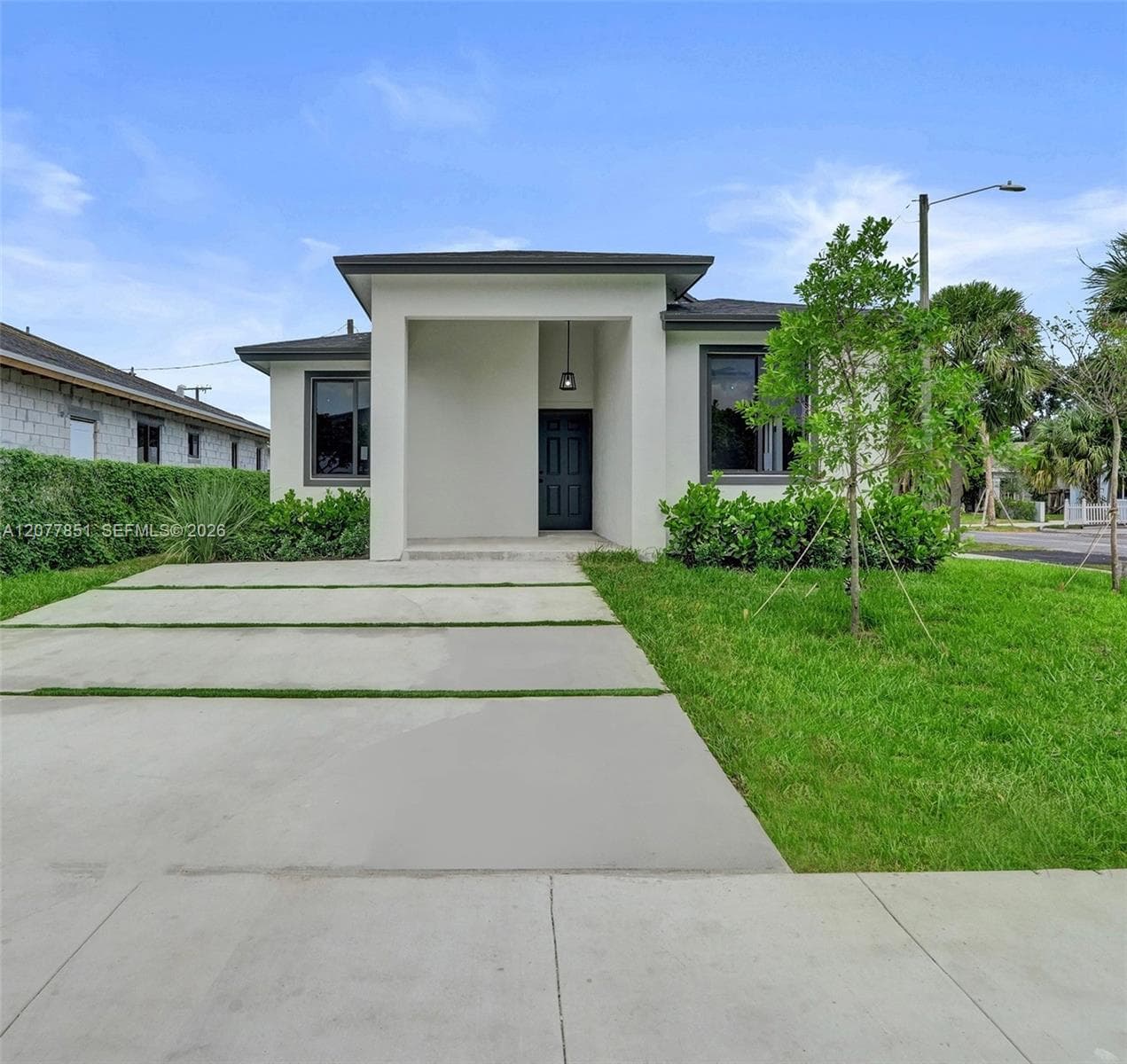 599 SW 12th Ave photo 1