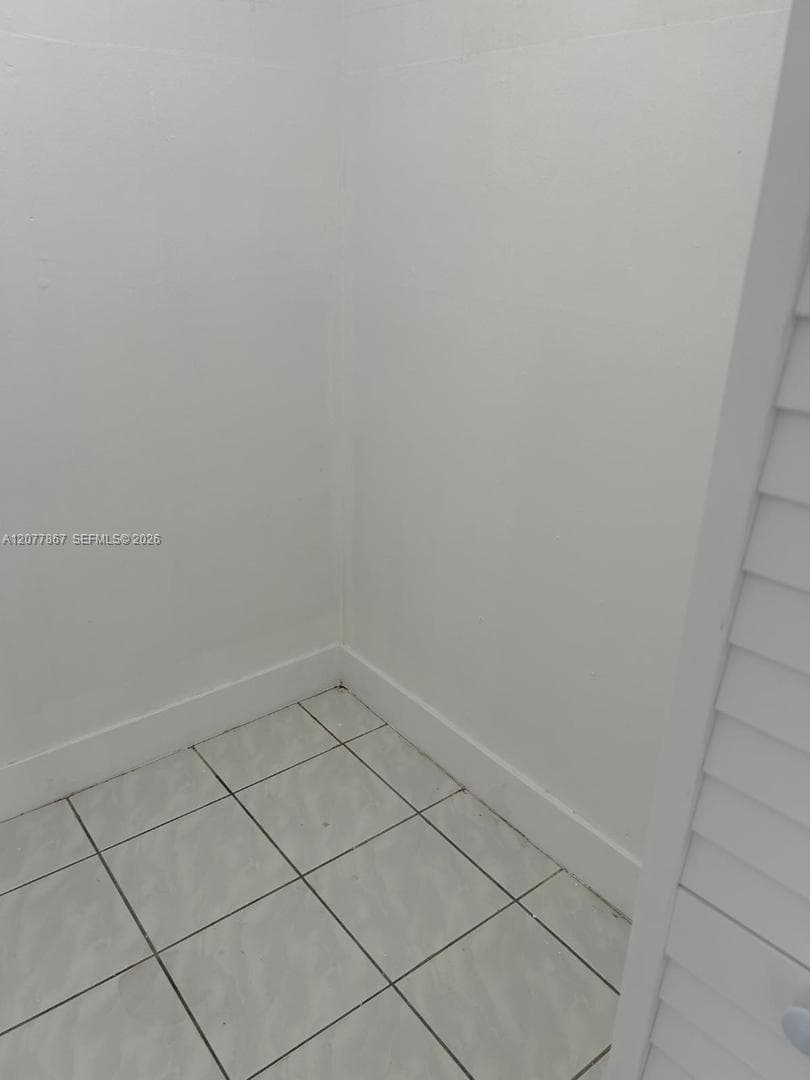 OLA · #C302 in Miami - Photo 8