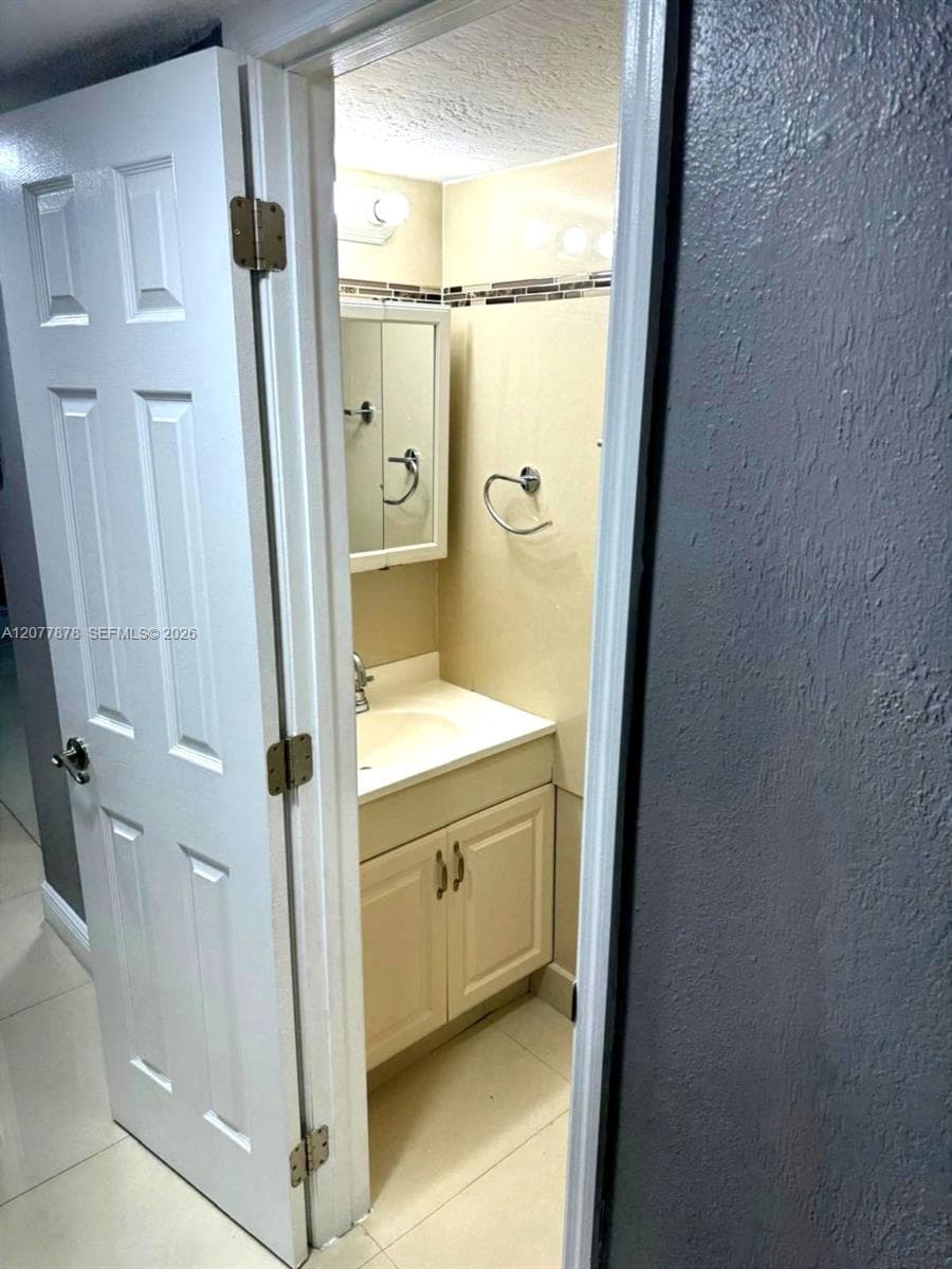 LAS VILLAS SEGOVIA CONDO · #25 in Hialeah - Photo 3