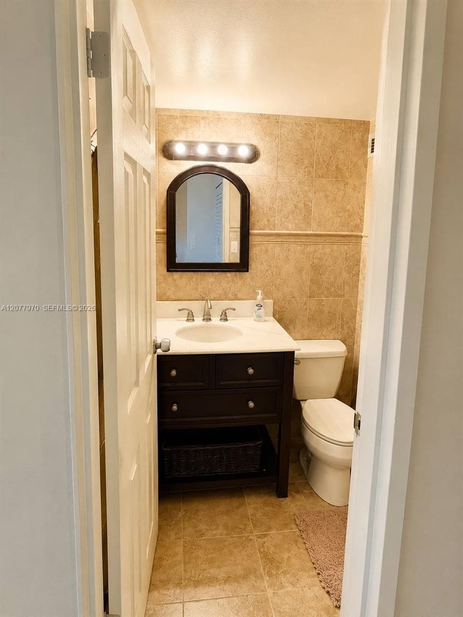 PLAZA OF AMERICAS CONDO P · #318 in Sunny Isles Beach - Photo 12