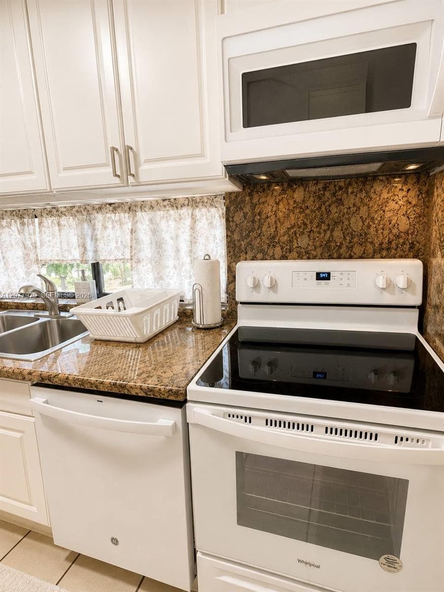 PLAZA OF AMERICAS CONDO P · #318 in Sunny Isles Beach - Photo 4