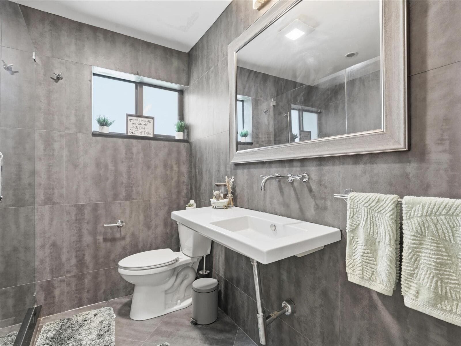 32-Bathroom