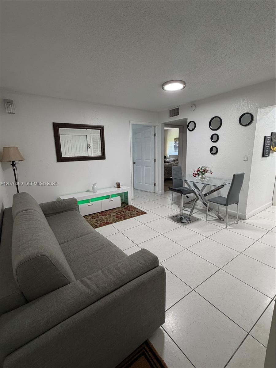 LAKEVIEW GARDENS AT MIAMI · #C1005 in Hialeah - Photo 3