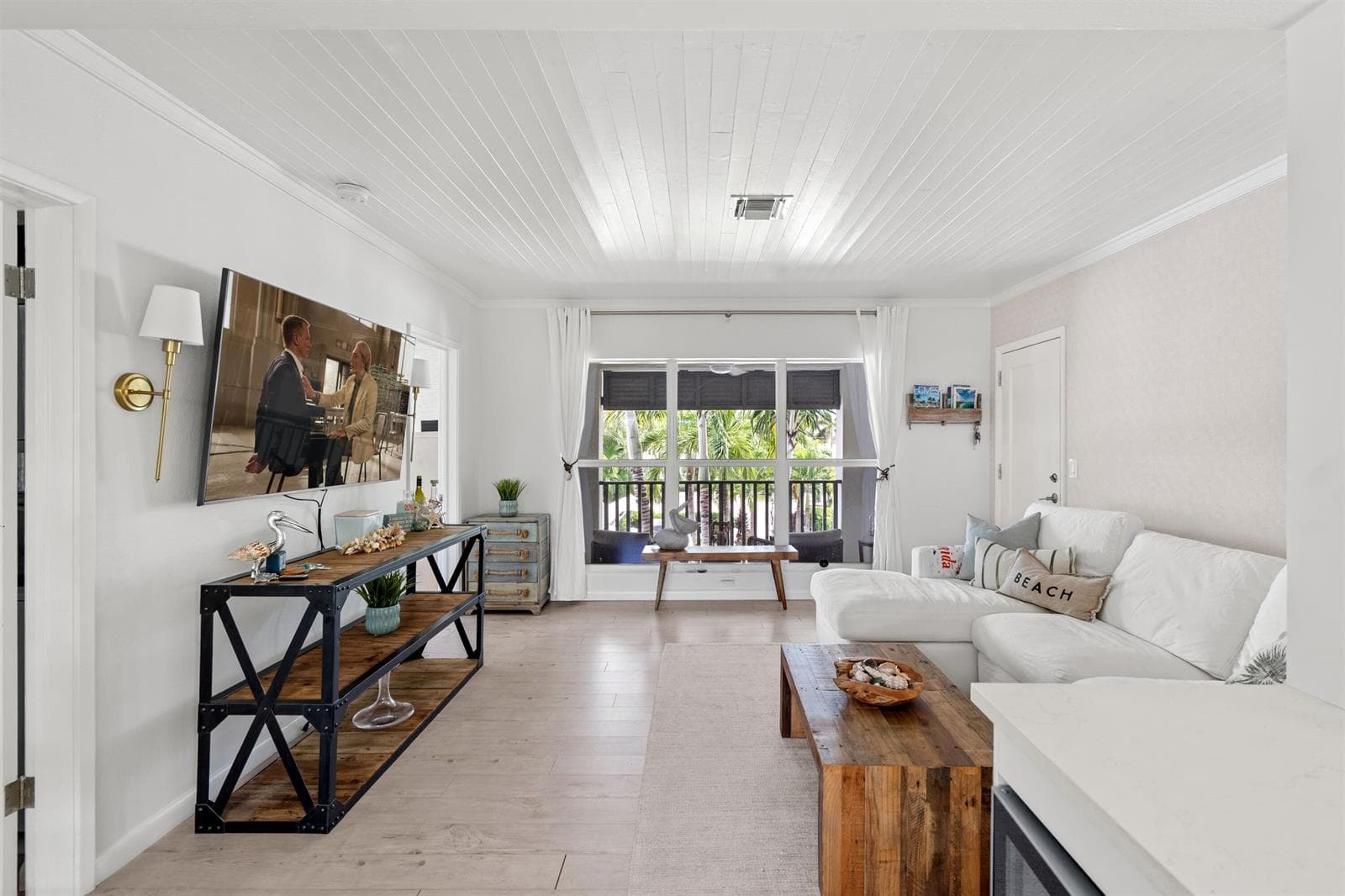 FAMILY_ROOM_STRAIGHT_DT