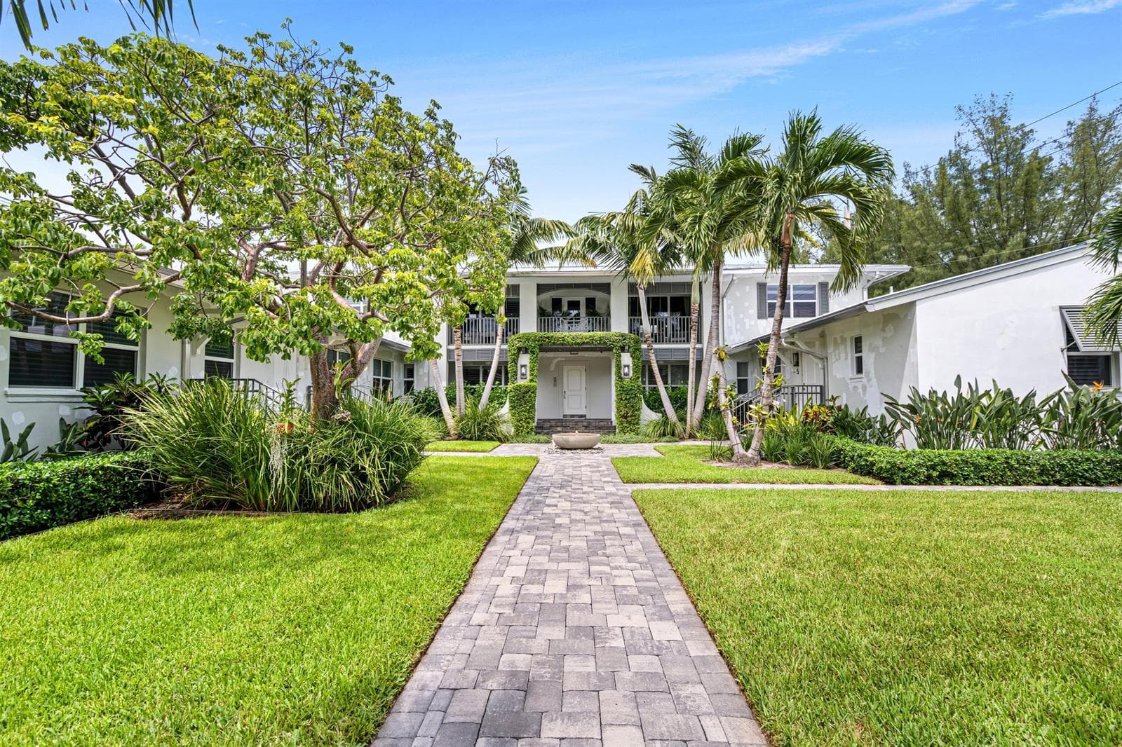 1025 Casuarina Road #7