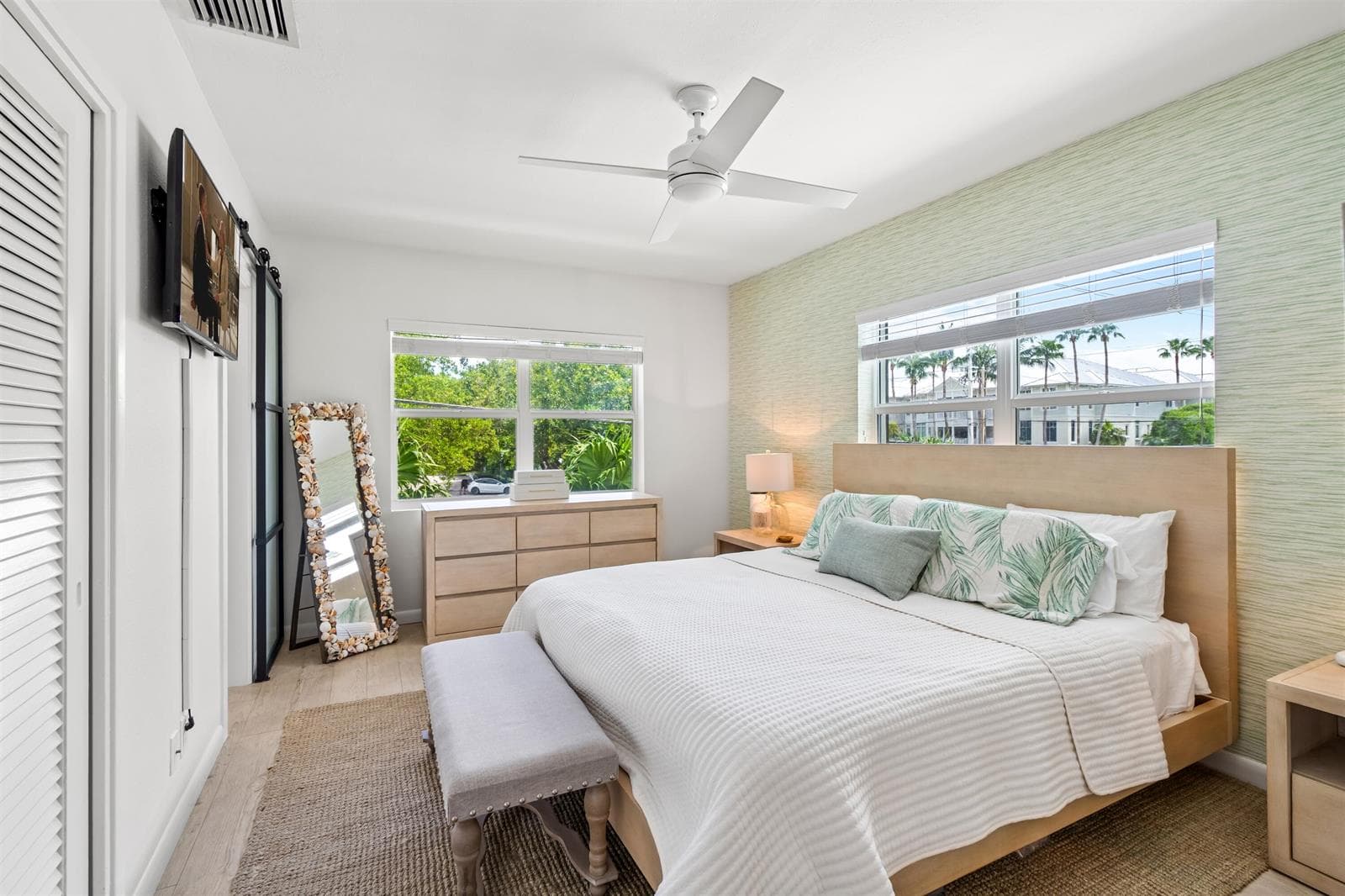 BEDROOM_1_LOOKING_OUT_2_DT