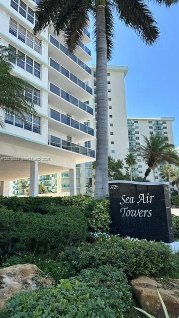 SEA AIR TOWERS CONDO · #1427 in Hollywood - Photo 3