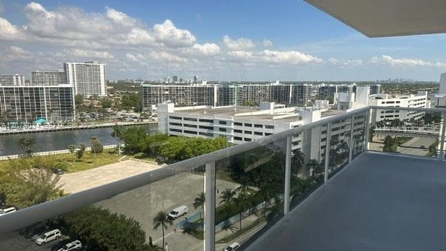 SEA AIR TOWERS CONDO · #1427 in Hollywood - Photo 10