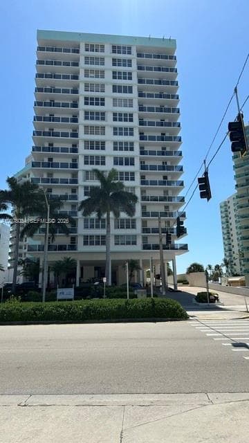 SEA AIR TOWERS CONDO · #1427 in Hollywood - Photo 4