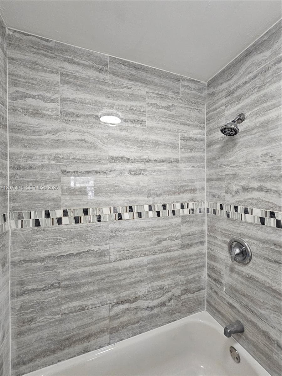 LAGO GRANDE CONDO THREE B · #58-24 in Hialeah - Photo 3