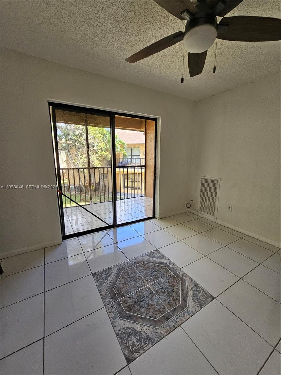 LAGO GRANDE CONDO THREE B · #58-24 in Hialeah - Photo 5
