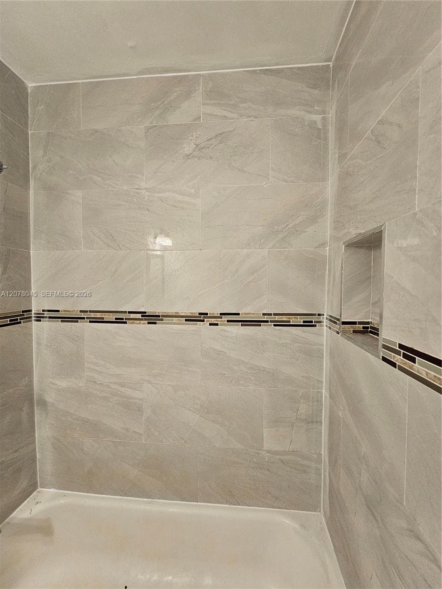 LAGO GRANDE CONDO THREE B · #58-24 in Hialeah - Photo 4