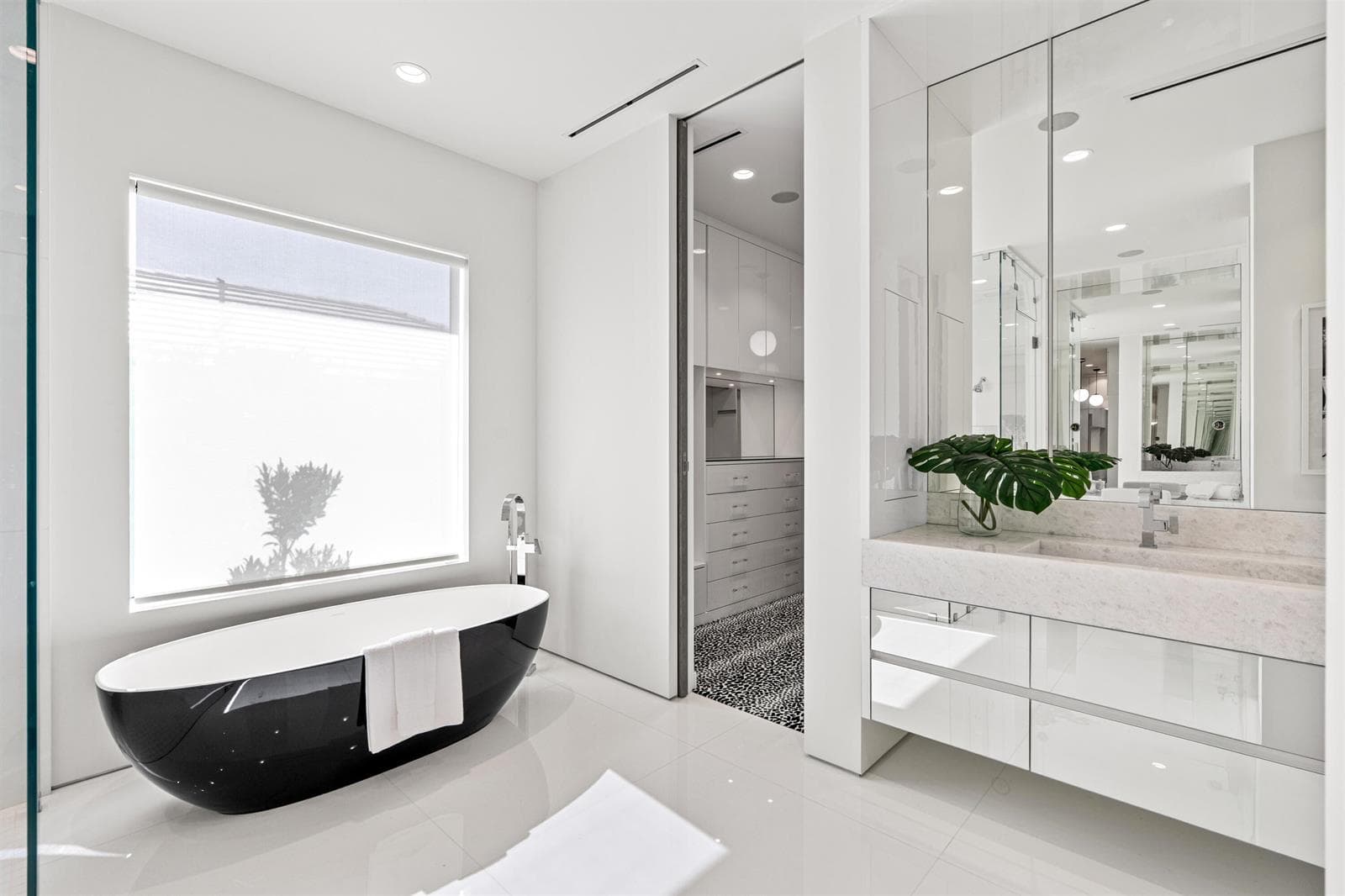 PRIMARY_BATHROOM_ANGLE_RIGHT