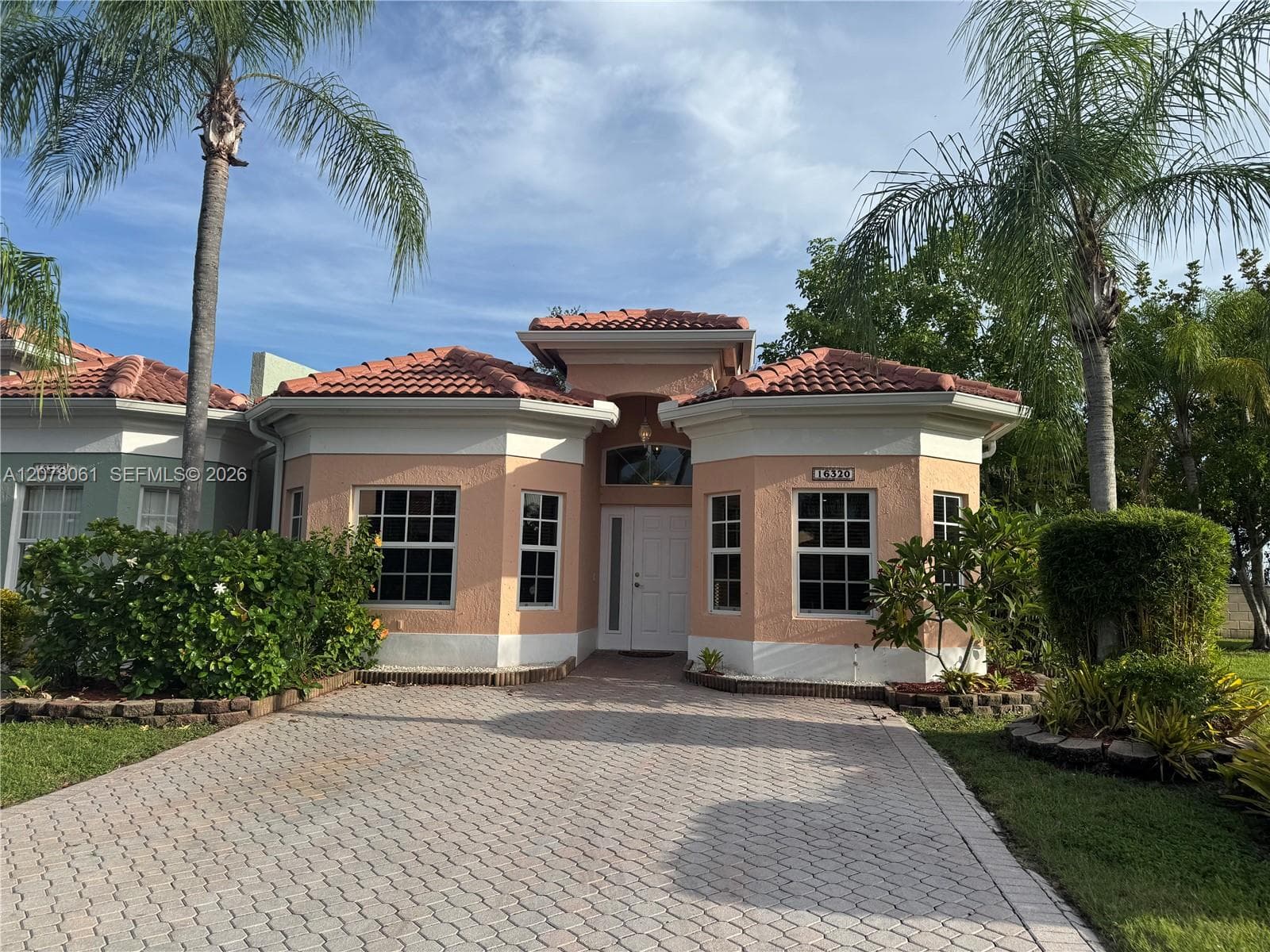 16320 SW 103rd Ter photo 1