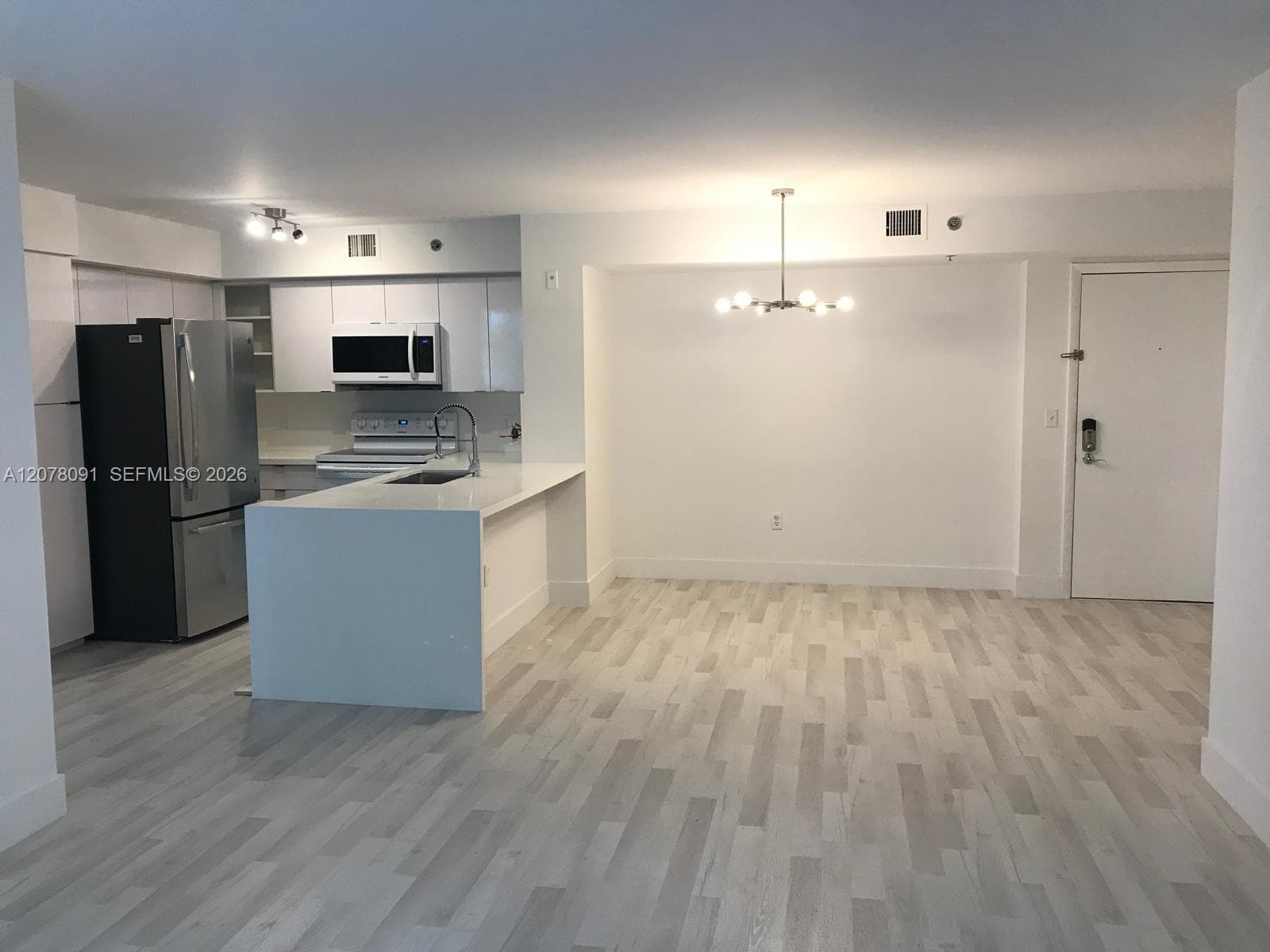 YACHT CLUB · #2405 in Aventura - Photo 5
