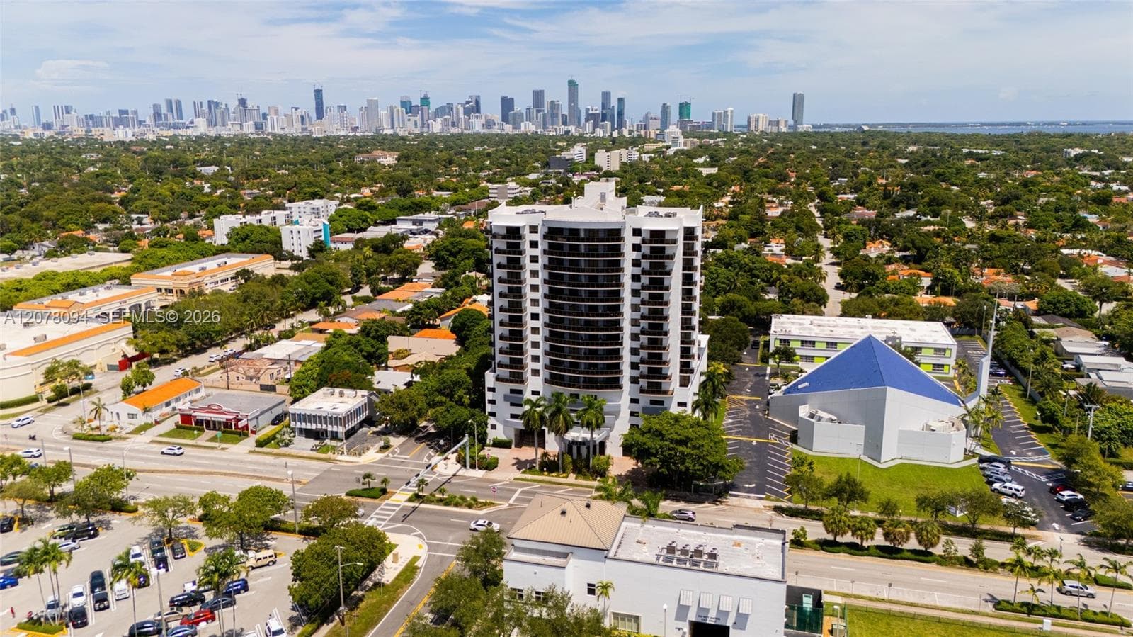 THE LUXOR RESIDENCES COND · #1001 in Miami - Photo 43