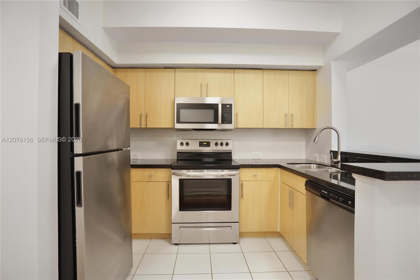 2941 NE 185th St #1305 photo 5