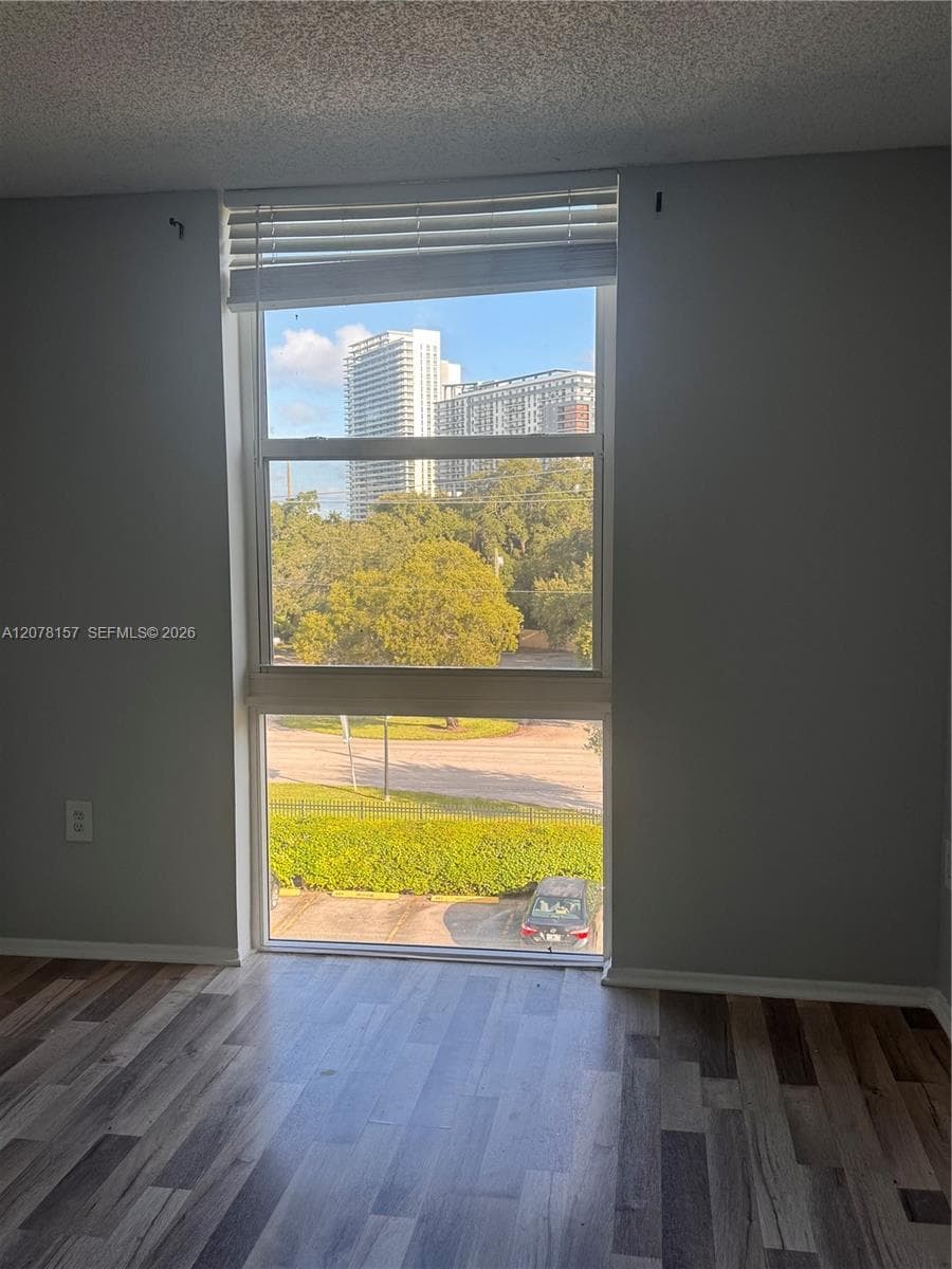WOODSIDE APTS CONDO · #B402 in North Miami Beach - Photo 7