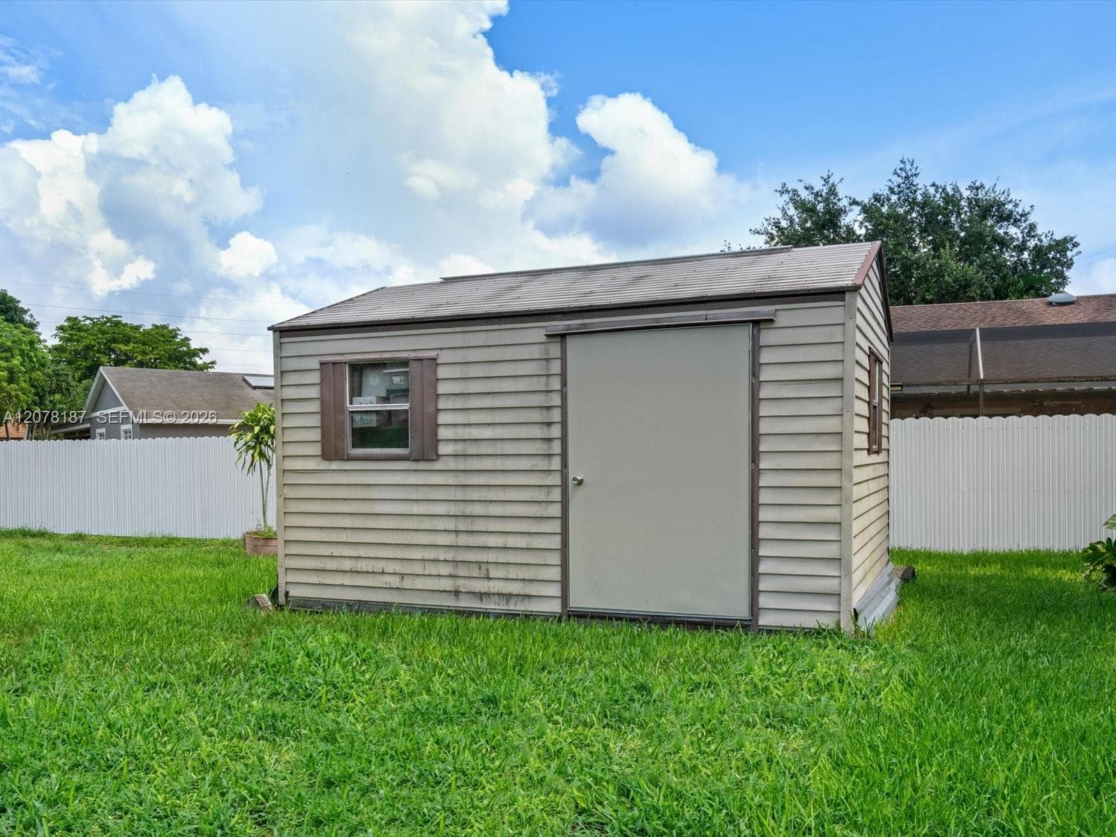 939 S Bluebird Ln photo 23
