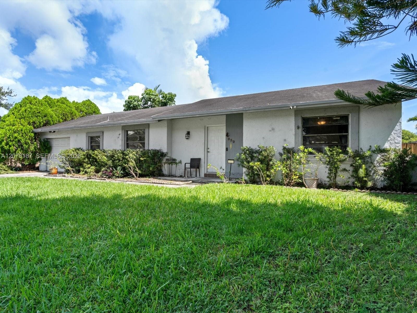 939 S Bluebird Ln photo 22