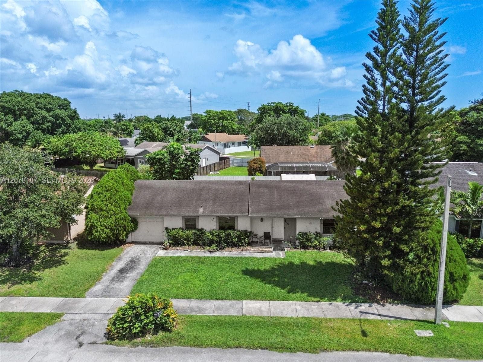 939 S Bluebird Ln photo 11