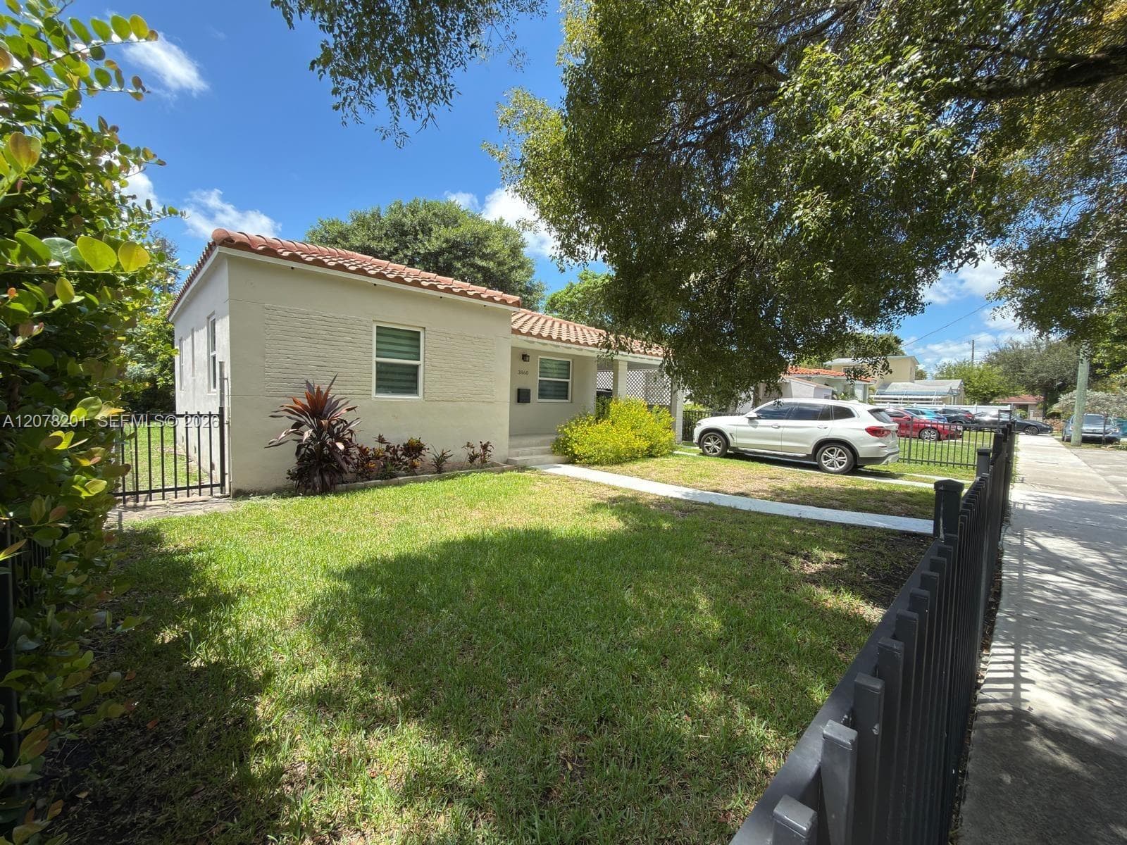 3860 SW 1st St photo 2