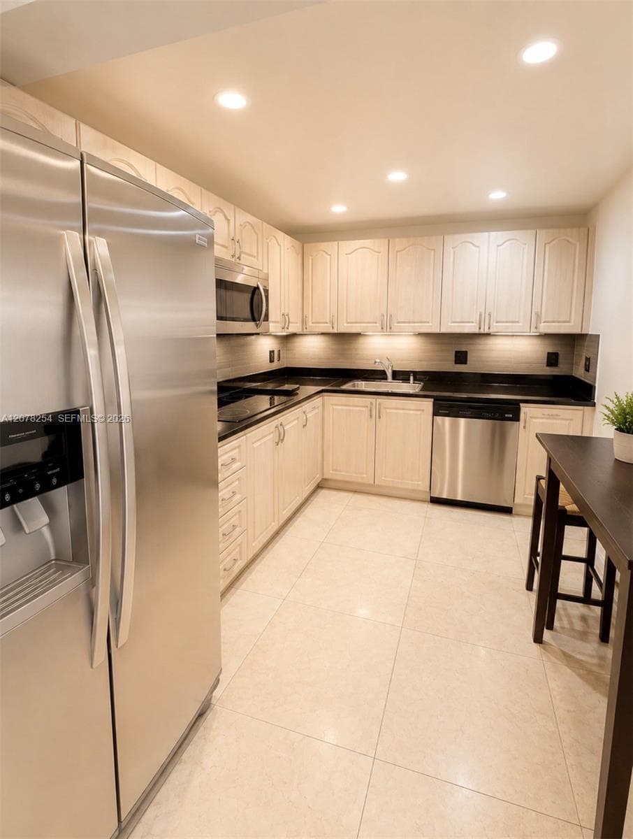 OLYMPUS CONDO PHASE · #1207 in Hallandale Beach - Photo 2