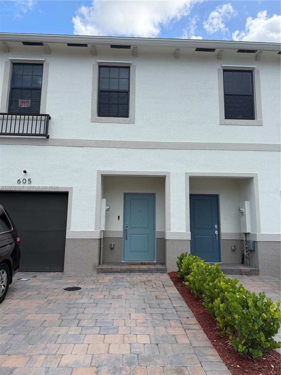 605 NW 6th Ter photo 1