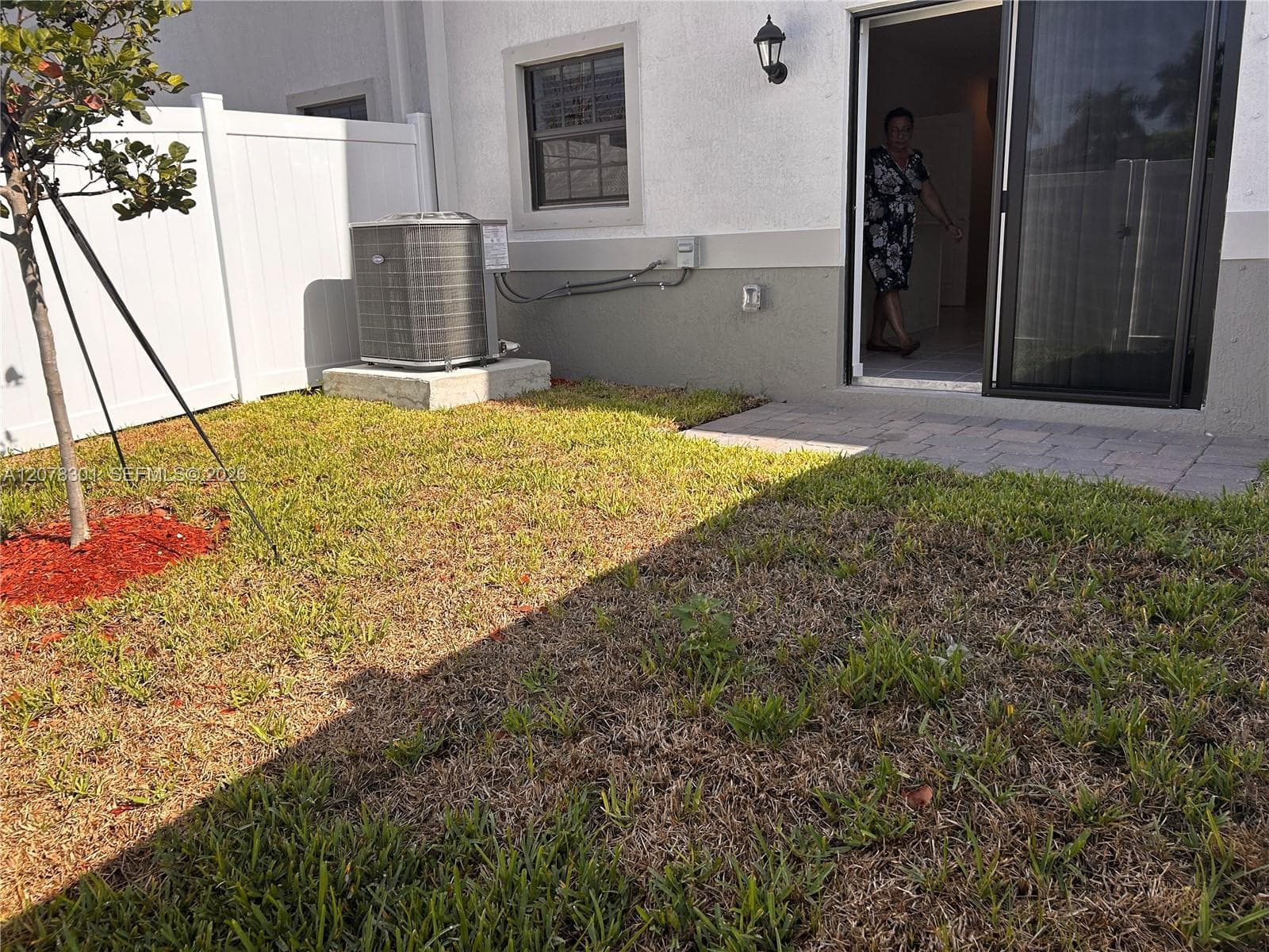 605 NW 6th Ter photo 5