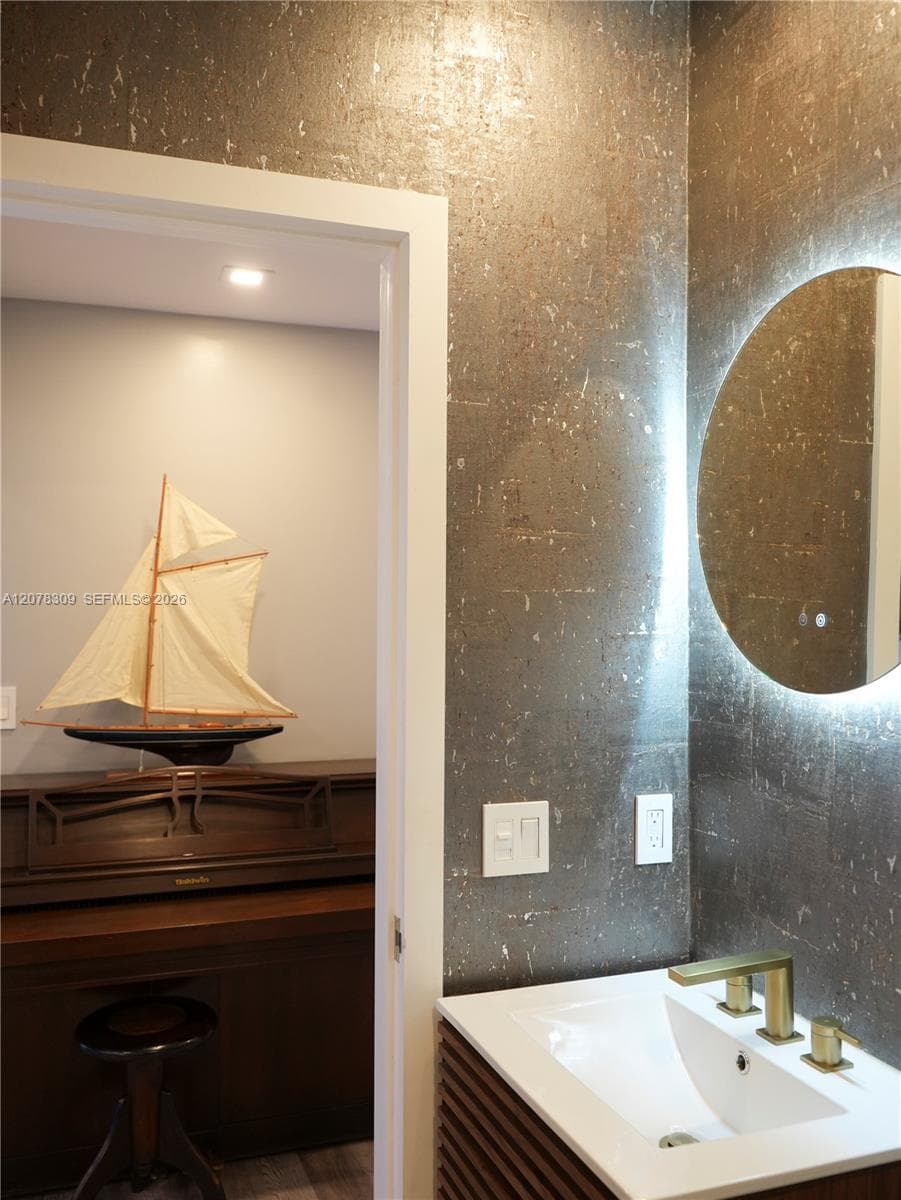 12015 NE 10 Av photo 11