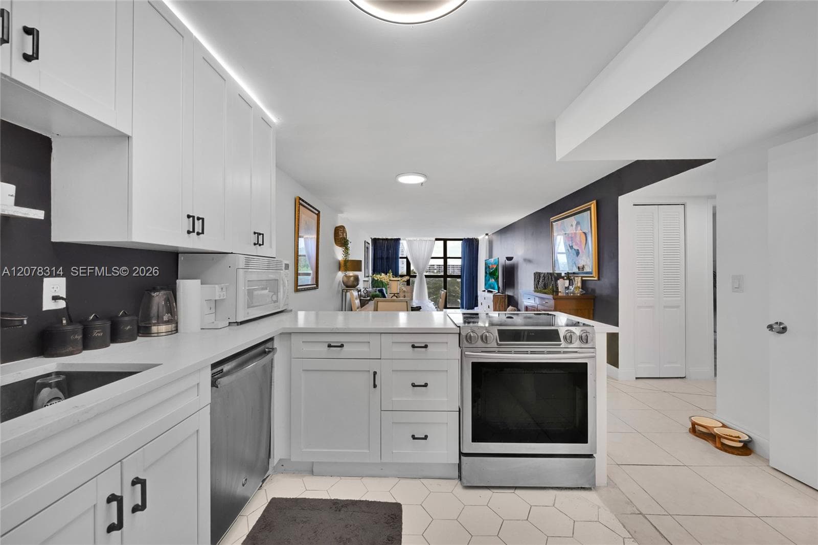 TOWERS OF OCEANVIEW EAST · #605 in Hallandale Beach - Photo 3