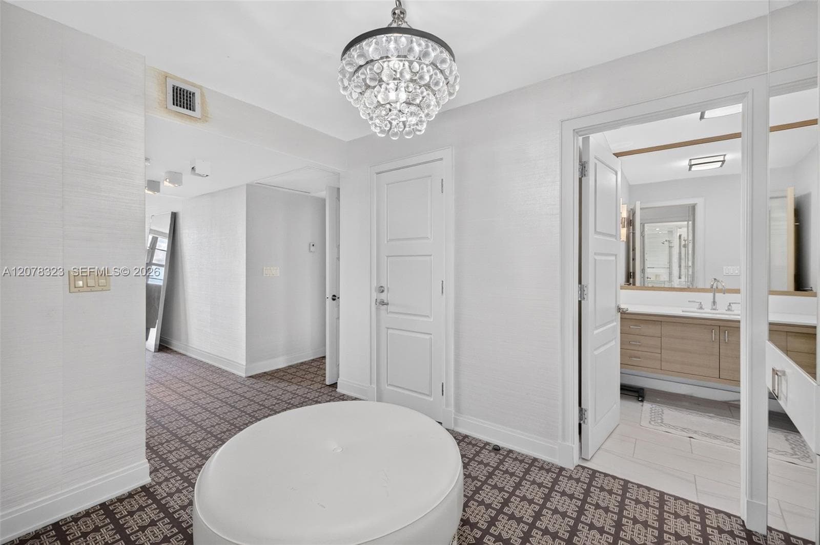Sitting/Dressing Area