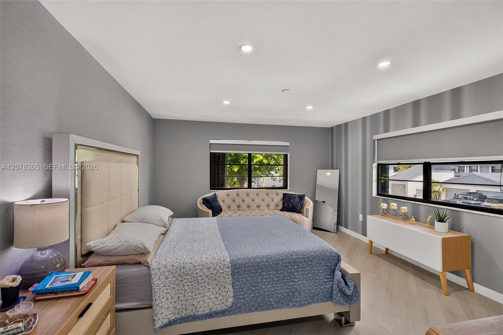 9852 NW 52nd Ter photo 36