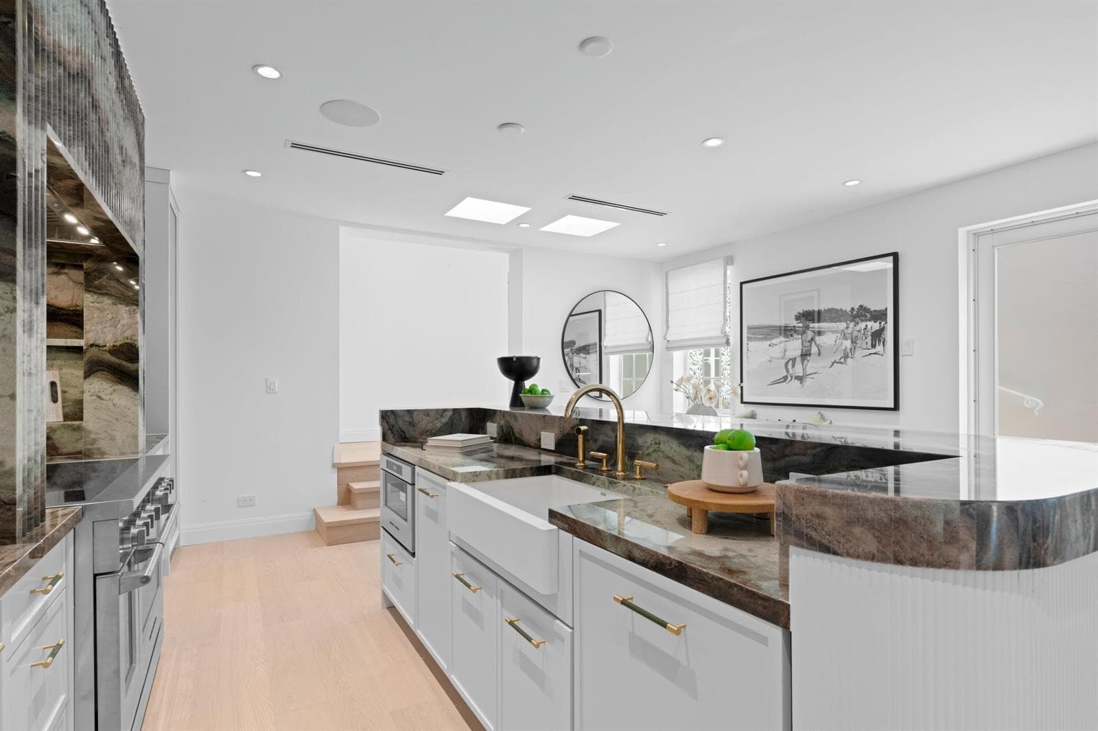 9 - Kitchen
