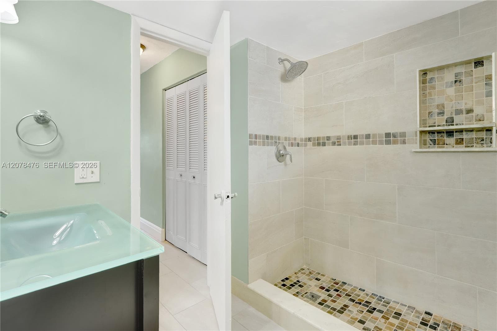 RIVIERA TOWERS CONDO · #PHD/73 in Miami - Photo 15
