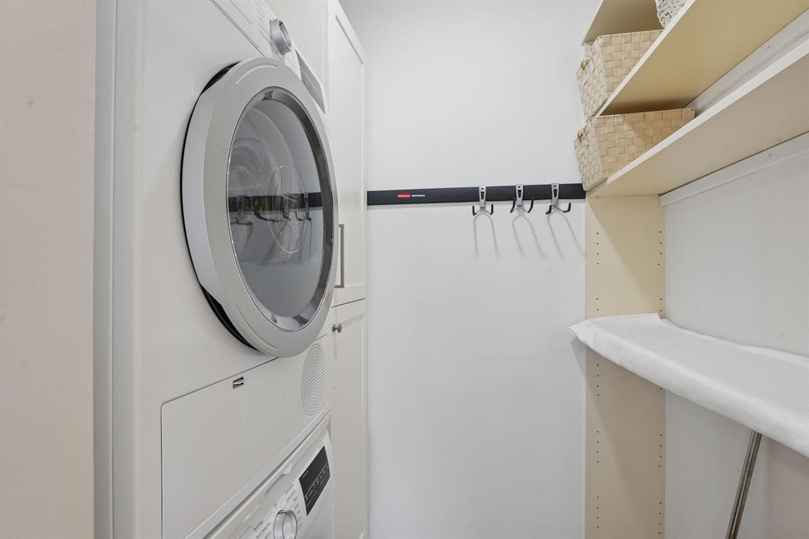 Washer/dryer in unit