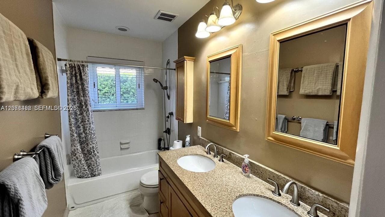 2424 SE 9th St #2424 photo 33