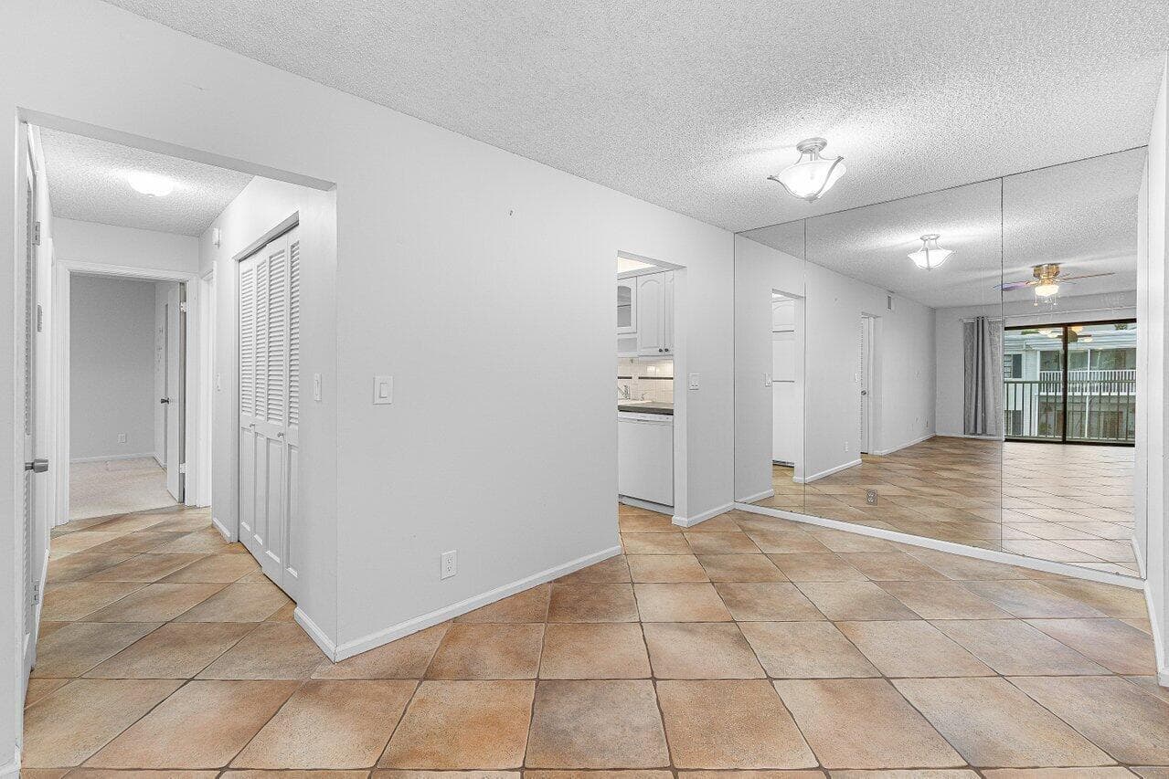 009-120CypressClubDrive-Unit231-PompanoB