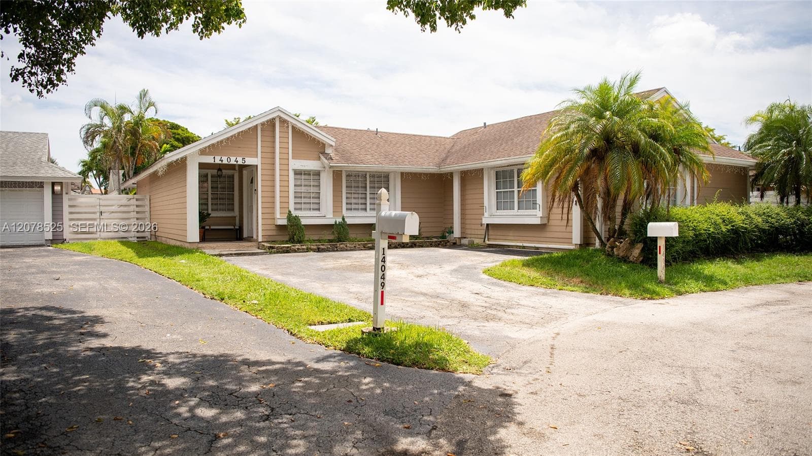 14045 SW 103rd Ter photo 2