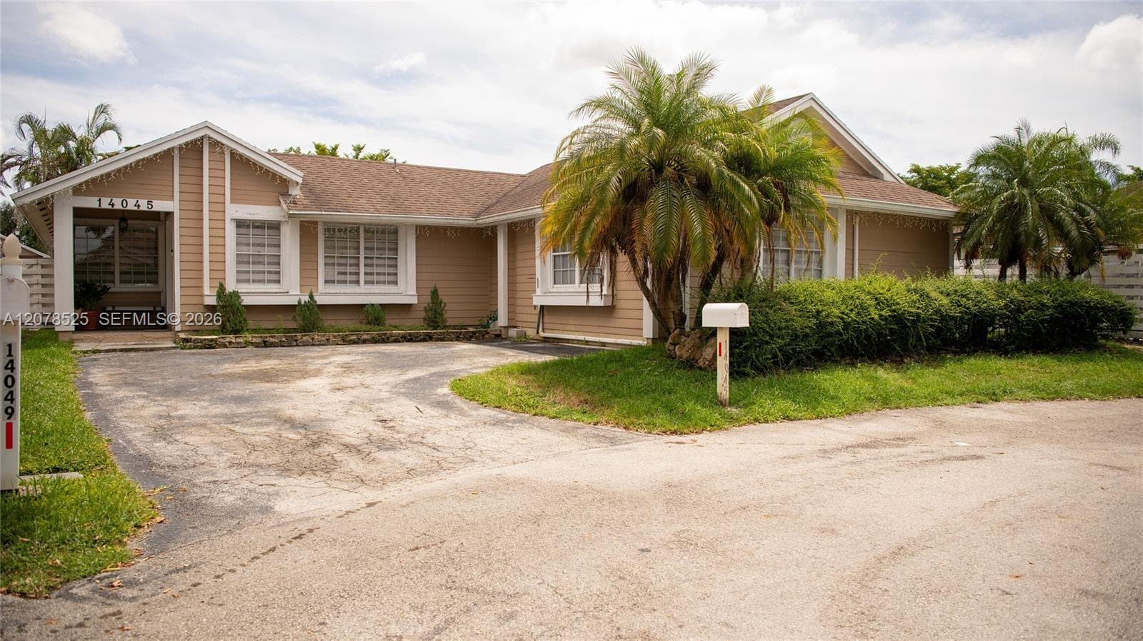 14045 SW 103rd Ter photo 1